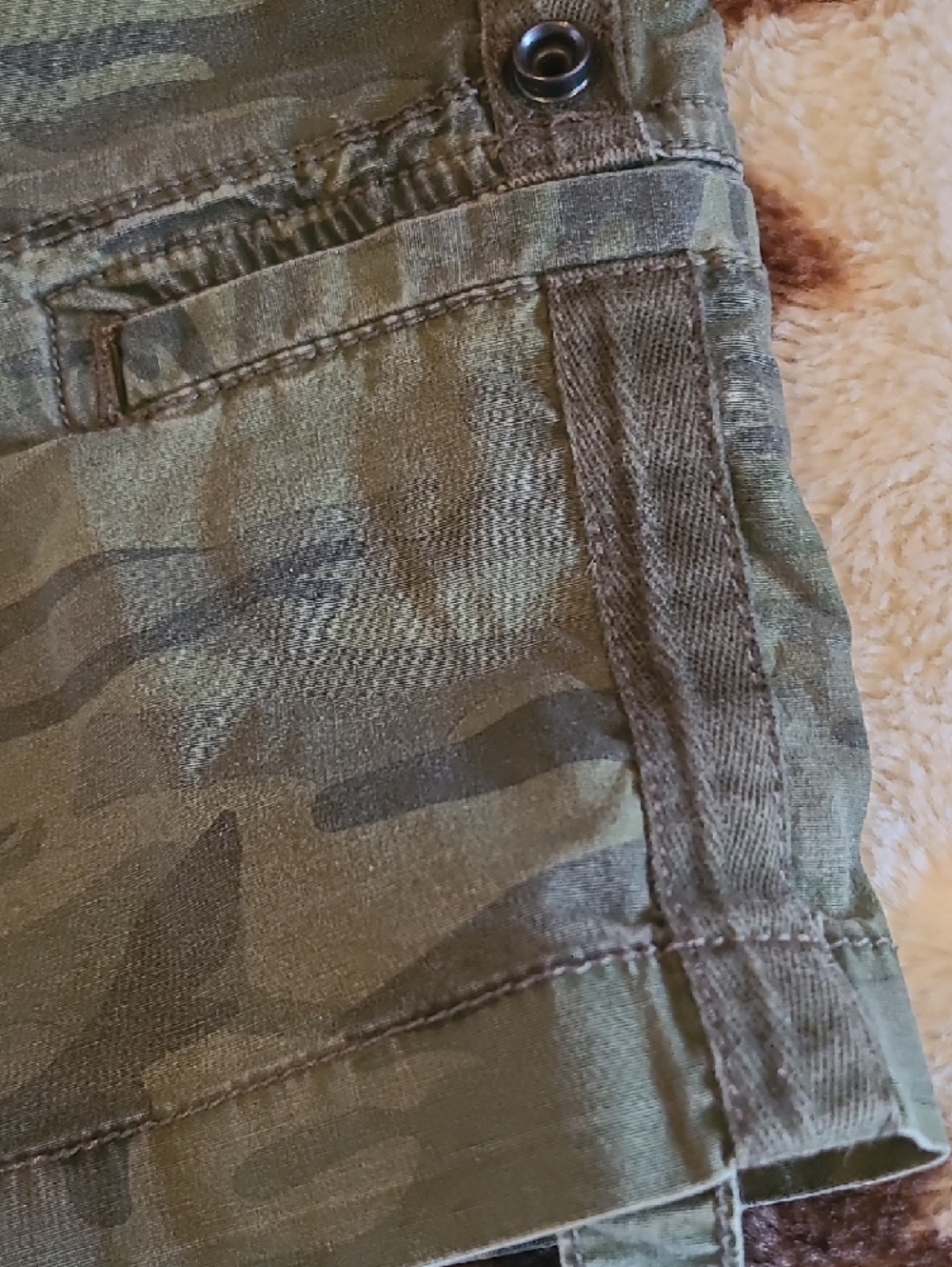 Sanctuary Olive Camo Cargo Shorts - Picture 7 of 9